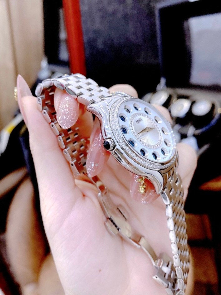 Đồng hồ Fendi nữ dây kim loại Đồng hồ Fendi nữ dây kim loại