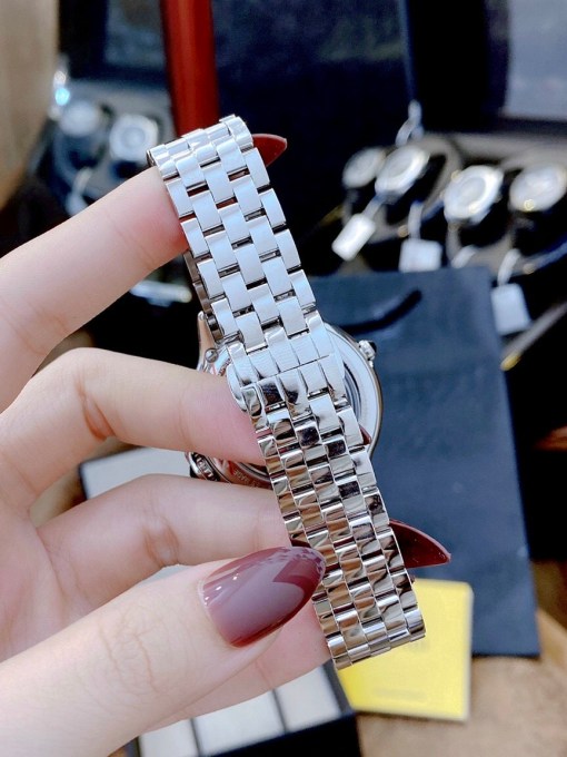 Đồng hồ Fendi nữ dây kim loại Đồng hồ Fendi nữ dây kim loại