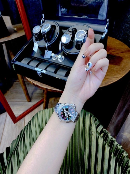 Đồng hồ Fendi nữ mặt xoay