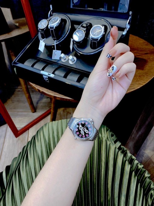 Đồng hồ Fendi nữ mặt xoay Đồng hồ Fendi nữ mặt xoay