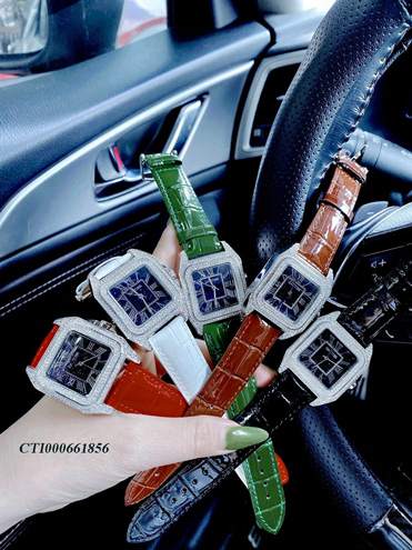 CTI000661856-CARTIER-nữ-dây-da-viền-đá-(1) Đồng Hồ Cartier nữ dây da vân viền đá cao cấp