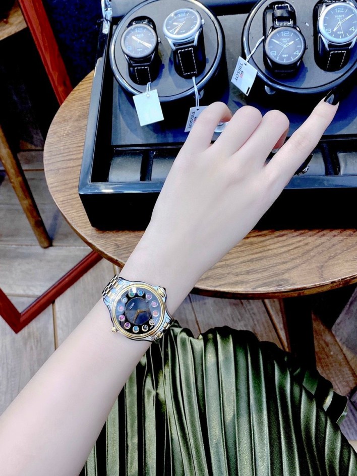Đồng hồ Fendi nữ đính đá