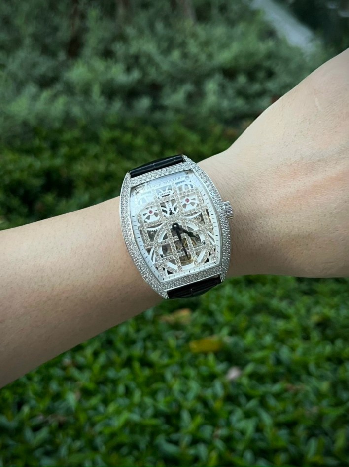 Đồng hồ Franck Muller cơ lộ máy