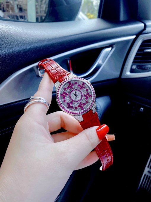 Đồng hồ Graff nữ dây da màu đỏ Đồng hồ Graff nữ dây da màu đỏ