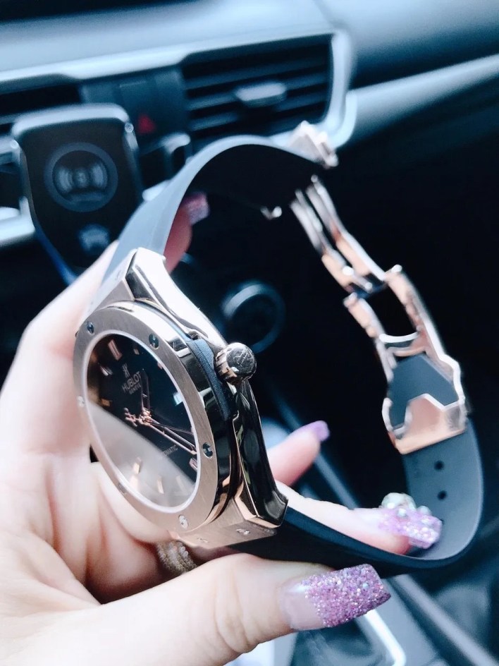 Đồng hồ Hublot nam dây cao su màu đen