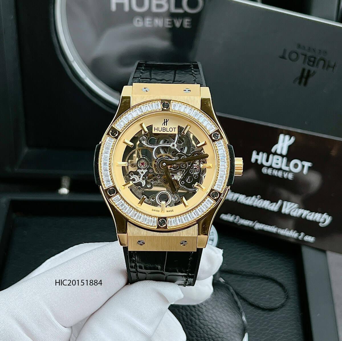 Đồng hồ Hublot nam máy lộ cơ đính đá dây cao su bọc da cao cấp