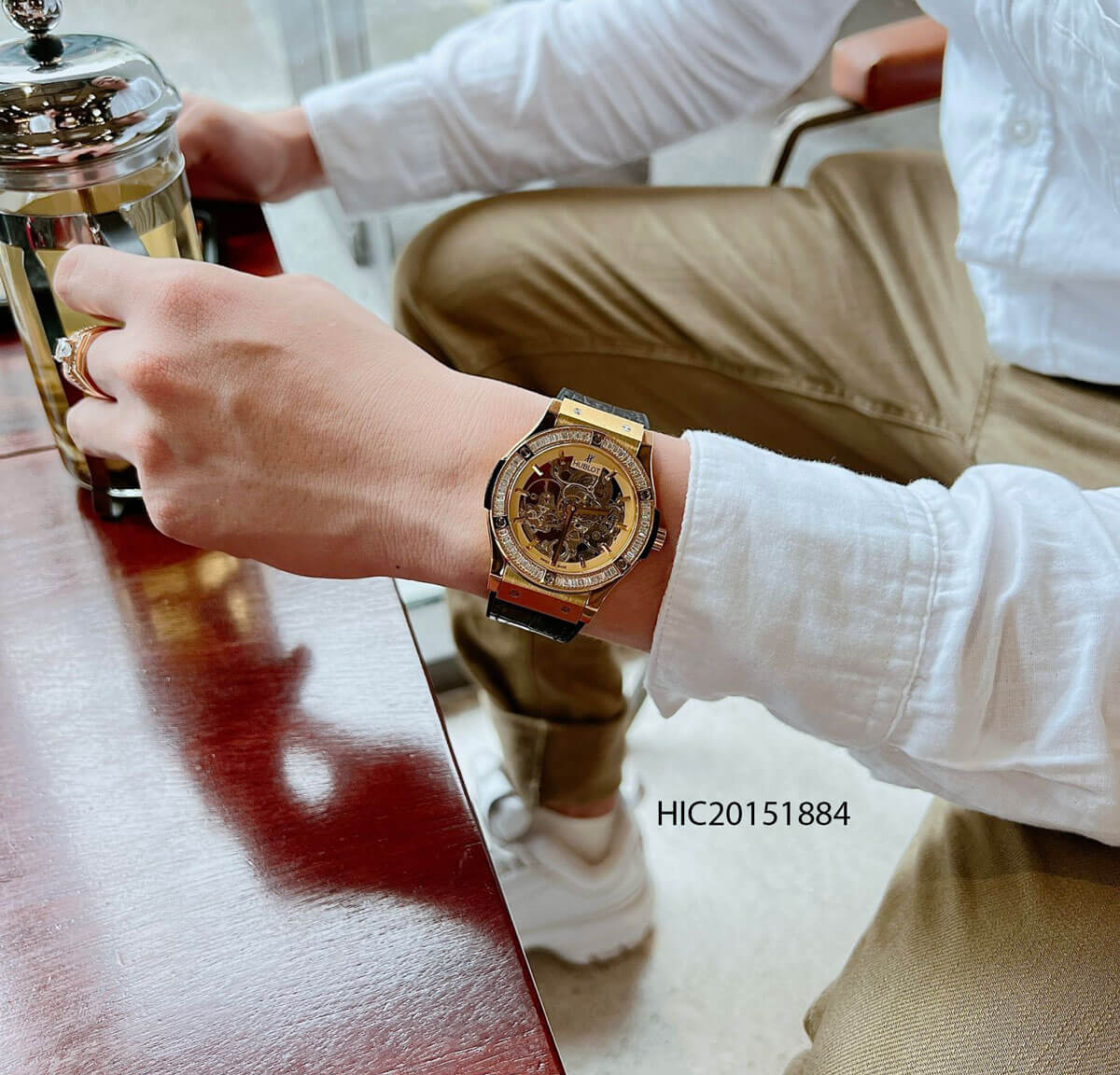 Đồng hồ Hublot nam máy lộ cơ đính đá dây cao su bọc da cao cấp