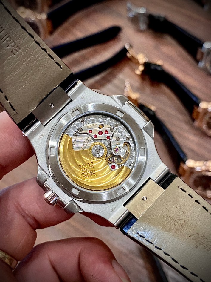 Đồng hồ Patek Philippe cơ lộ máy