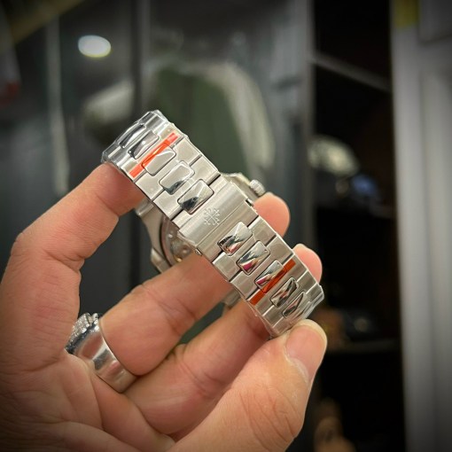 Đồng hồ Patek Philippe Nautilus 5712 Đồng hồ Patek Philippe Nautilus 5712