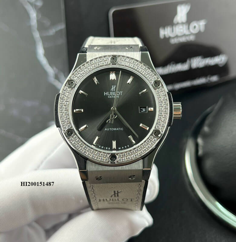 hi200151487-dong-ho-hublot-nam-may-co-dinh-da-day-cao-su-xam Đồng hồ Hublot nam Máy cơ đính đá dây cao su bọc da xám cao cấp