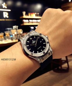 hublot-co-den-1_hid00151238-247x296-1 Đồng hồ Hublot Classic Fusion Automatic nam dây cao su đính đá kim cương