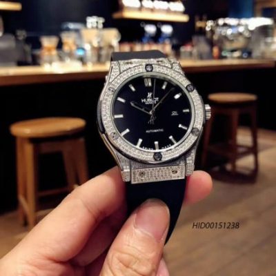 Đồng hồ Hublot Classic Fusion Automatic nam dây cao su đính đá kim cương