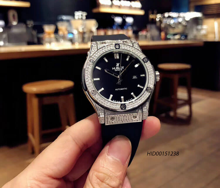 hublot-co-den-4_hid00151238 Đồng hồ Hublot Classic Fusion Automatic nam dây cao su đính đá kim cương