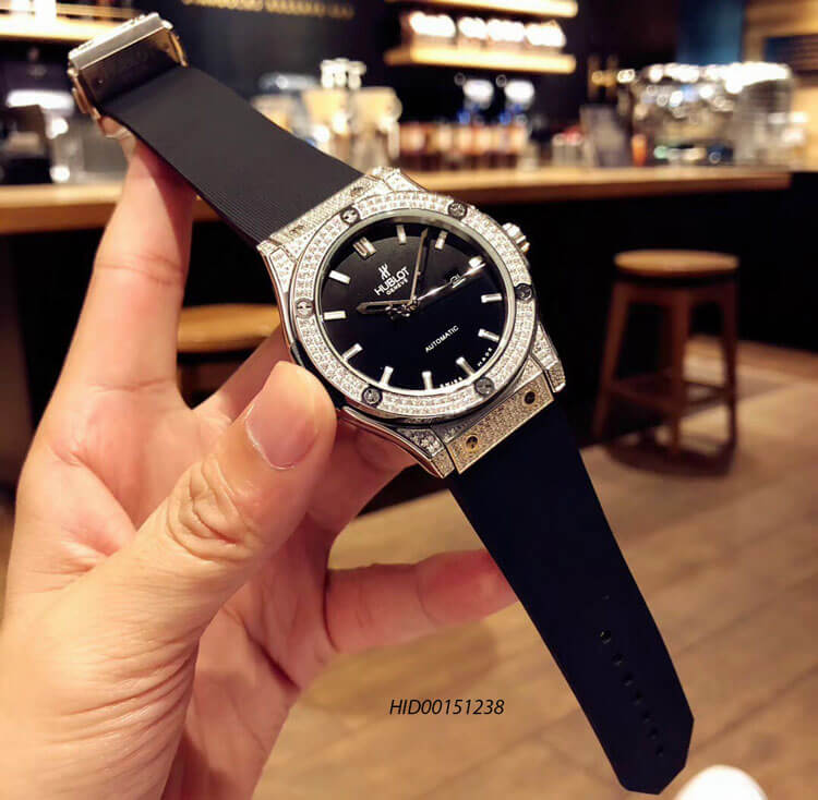 Đồng hồ Hublot Classic Fusion Automatic nam dây cao su đính đá kim cương