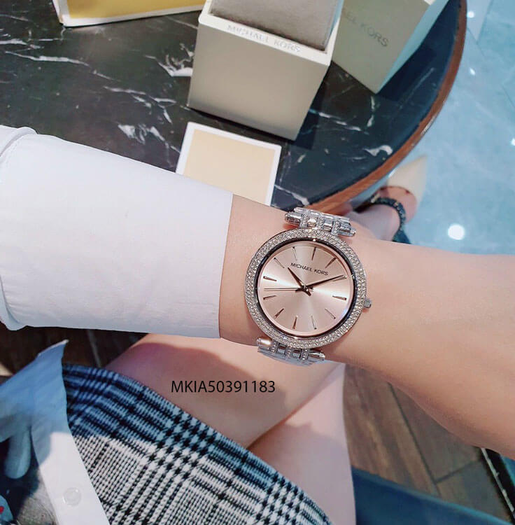 mkia50391183-mk-pha-le-7 Đồng hồ Michael Kors MK3218 mặt hồng cam viền pha lê 2 tầng