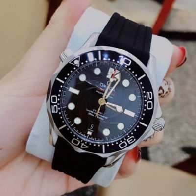 đồng hồ Omega Seamaster nam máy cơ dây cao su mặt đen giá rẻ