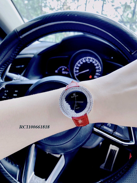 RCI100661818-set-royal-crown-màu-đen,-trắng,-đỏ--(8) Đồng hồ Royal Crown RC4641 nữ dây da đỏ