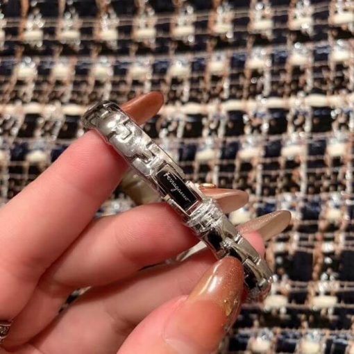 độ dày đồng hồ nữ Ferragamo Gancino dây da bò đen máy thụy sĩ cao cấp độ dày đồng hồ nữ Ferragamo Gancino dây da bò đen máy thụy sĩ cao cấp