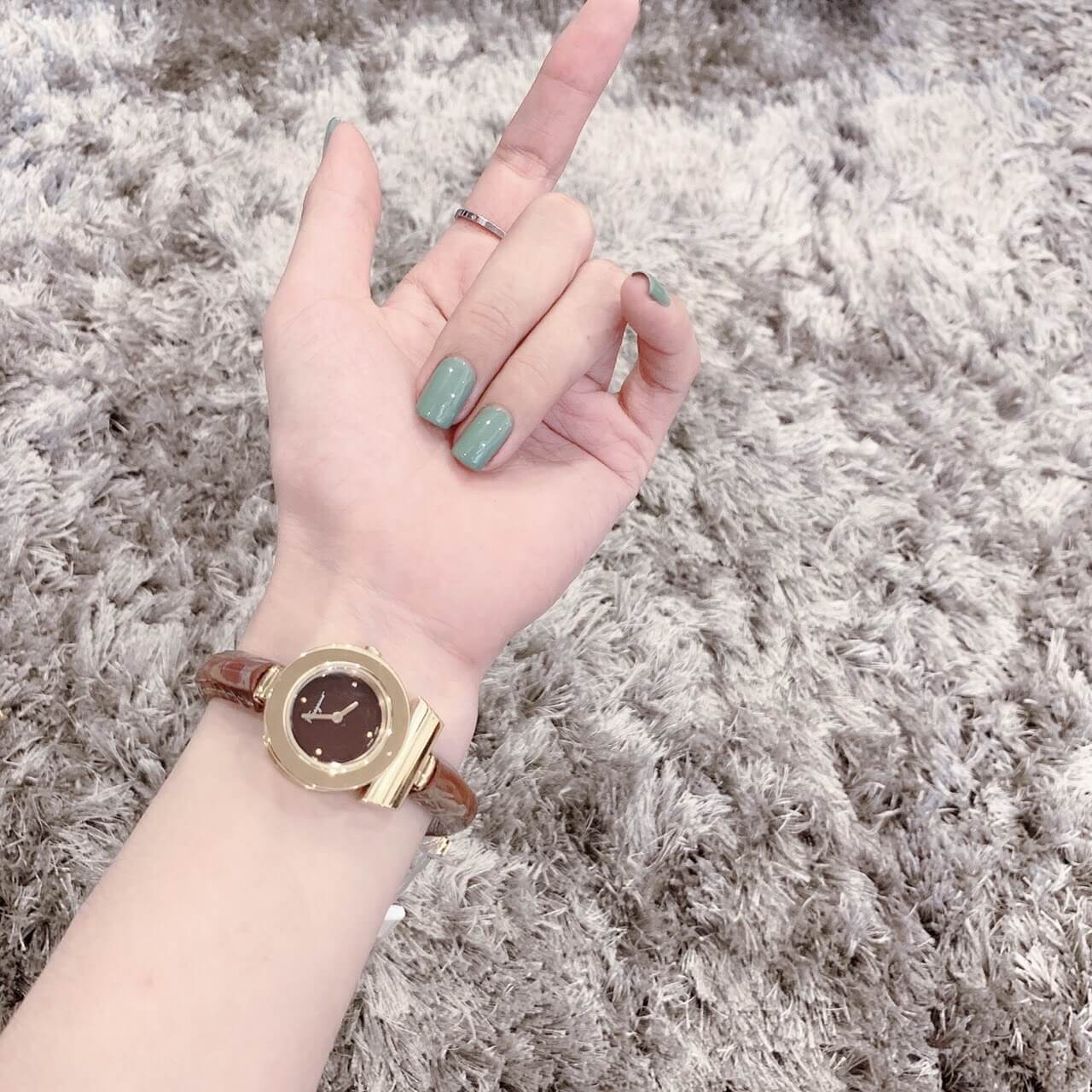 đồng hồ đeo tay nữ Ferragamo Gancino dây da bò nâu máy thụy sĩ cao cấp fullbox