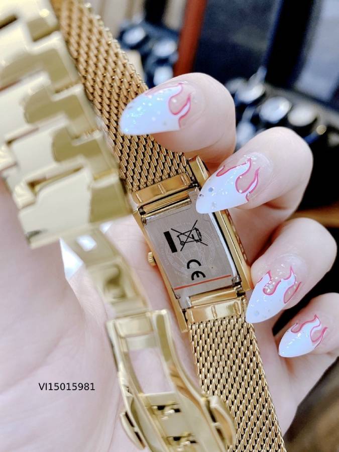 Đồng hồ Versace nữ mặt vuông dây kim loại cao cấp