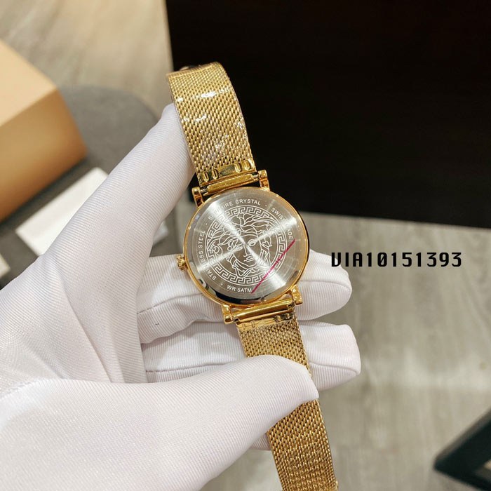 via10151393-vang-lung-dong-ho-versace-nu-day-luoi Đồng hồ Versace V-Circle Medusa 2021 dây lưới không gỉ