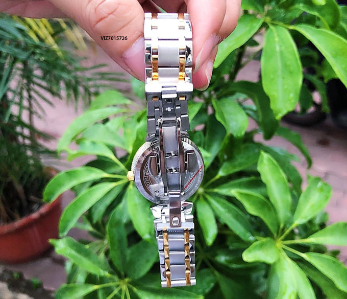 viz7015726-nu-kim-loai-4 Đồng hồ Versace Daphnis Nữ dây kim loại cao cấp